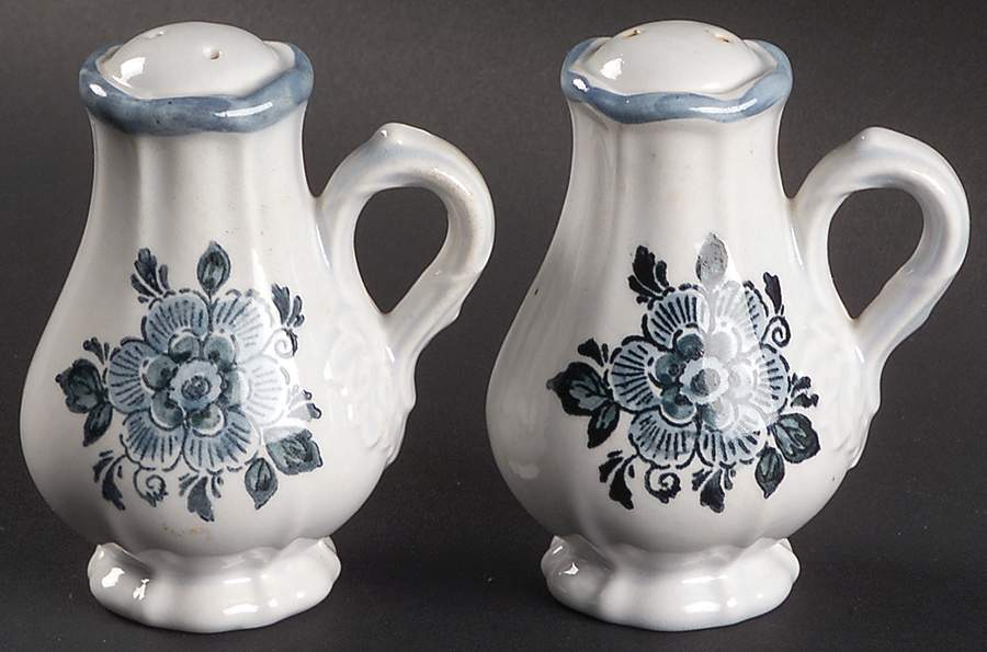 Colonial Garden Blue Salt & Pepper Set by Metlox - Poppytrail - Vernon-1