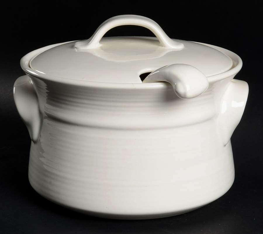 Colorstax White Tureen & Lid w/Ladle by Metlox - Poppytrail - Vernon-1