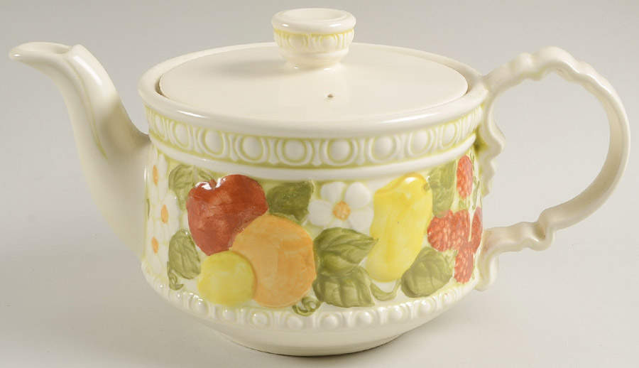 Della Robbia Teapot & Lid by Metlox - Poppytrail - Vernon-1