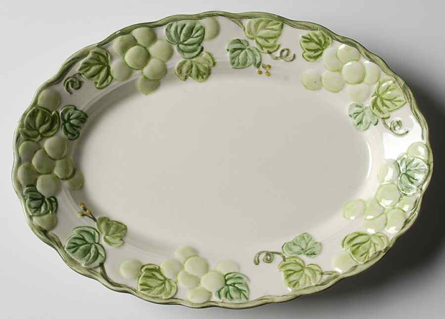 Grape Arbor Green 9" Oval Serving Platter by Metlox - Poppytrail - Vernon-1
