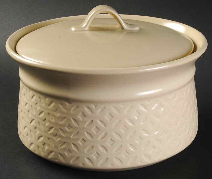 Impressions White 2 Qt Round Covered Casserole by Metlox - Poppytrail - Vernon-1