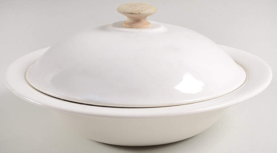 Jamestown Round Covered Vegetable by Metlox - Poppytrail - Vernon-1