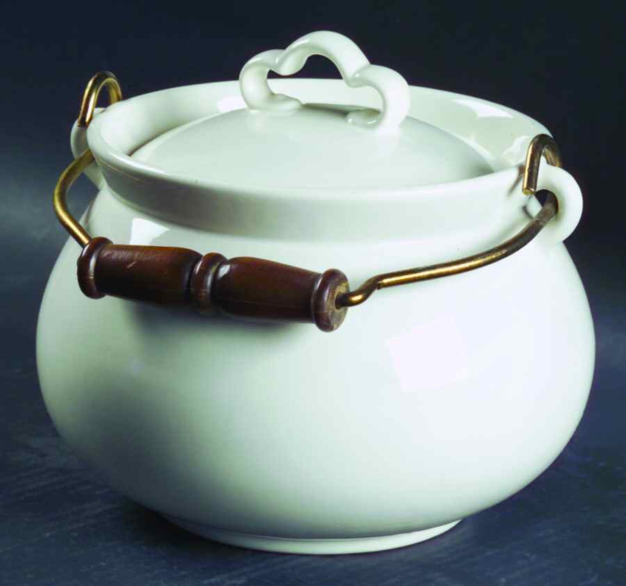 Jamestown Kettle Casserole & Lid w/Metal Handle by Metlox - Poppytrail - Vernon-1