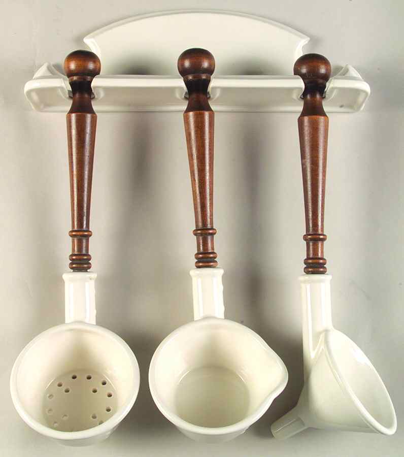 Jamestown Pipkin Set by Metlox - Poppytrail - Vernon-1