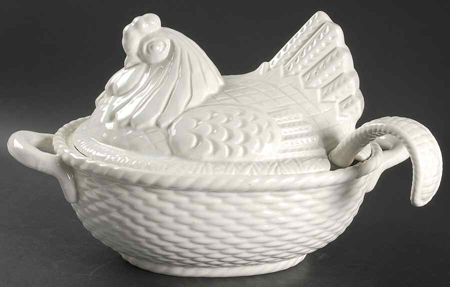 Jamestown Tureen & Lid w/Ladle by Metlox - Poppytrail - Vernon-1