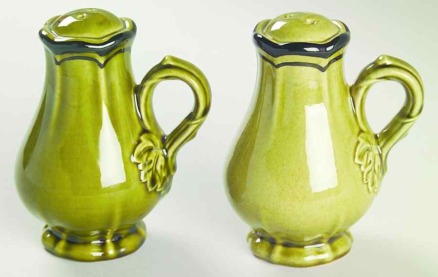 La Mancha Green Salt & Pepper Set by Metlox - Poppytrail - Vernon-1