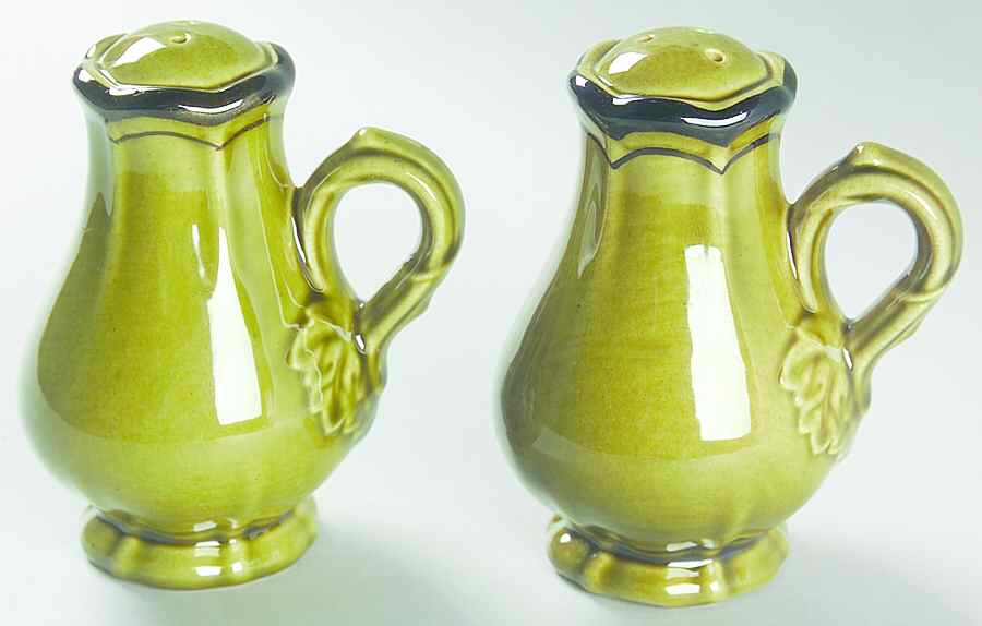La Mancha Green Salt & Pepper Set by Metlox - Poppytrail - Vernon-1