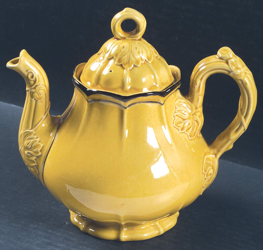 La Mancha Gold Teapot & Lid by Metlox - Poppytrail - Vernon-1