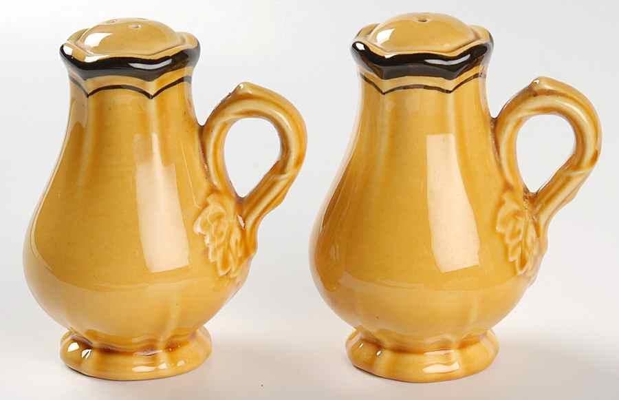La Mancha Gold Salt & Pepper Set by Metlox - Poppytrail - Vernon-1