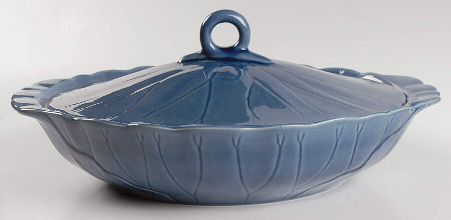 Lotus Medium Blue 2 Qt Round Covered Casserole by Metlox - Poppytrail - Vernon-1