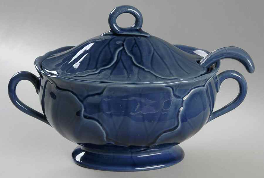 Lotus Medium Blue Tureen & Lid w/Ladle by Metlox - Poppytrail - Vernon-1
