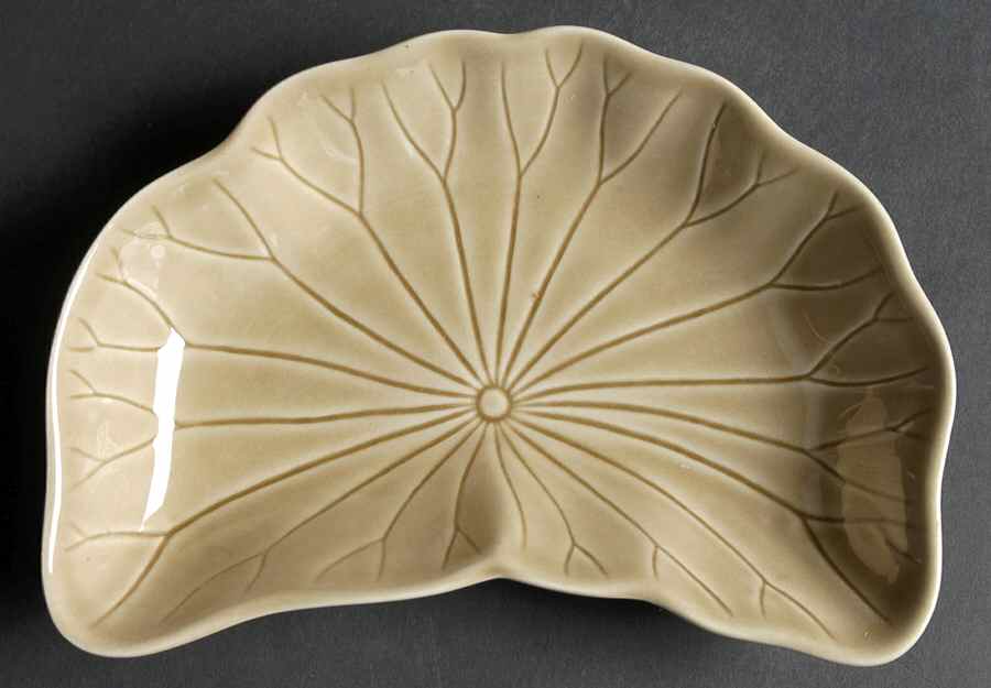 Lotus Camel Crescent Salad Plate by Metlox - Poppytrail - Vernon-1