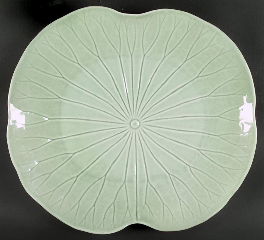 Lotus Fern Green 15" Oval Serving Platter by Metlox - Poppytrail - Vernon-1