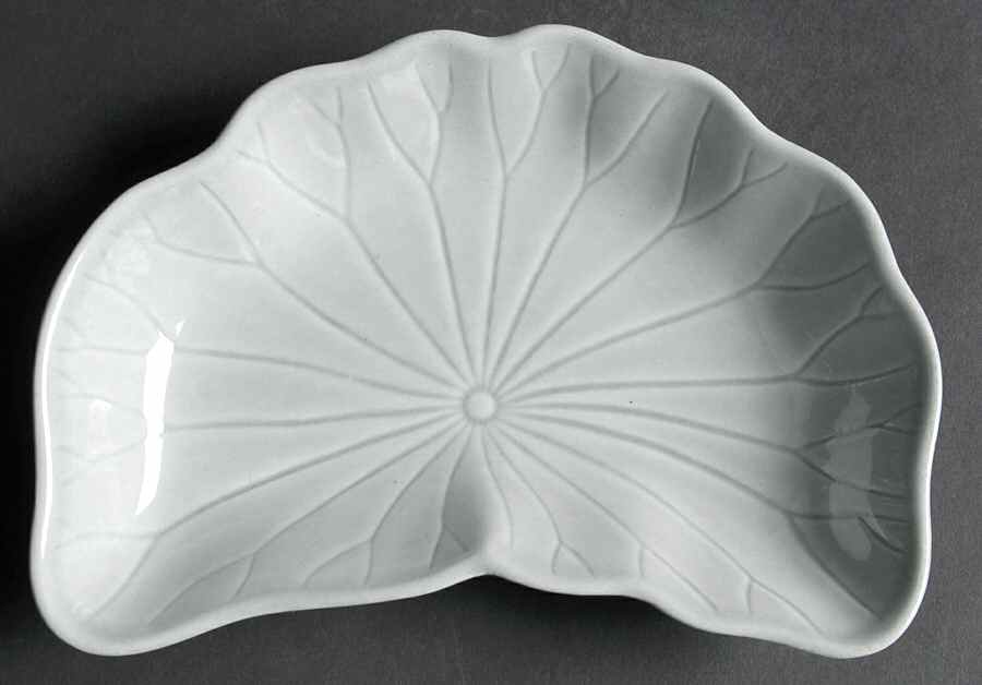 Lotus Gray Crescent Salad Plate by Metlox - Poppytrail - Vernon-1