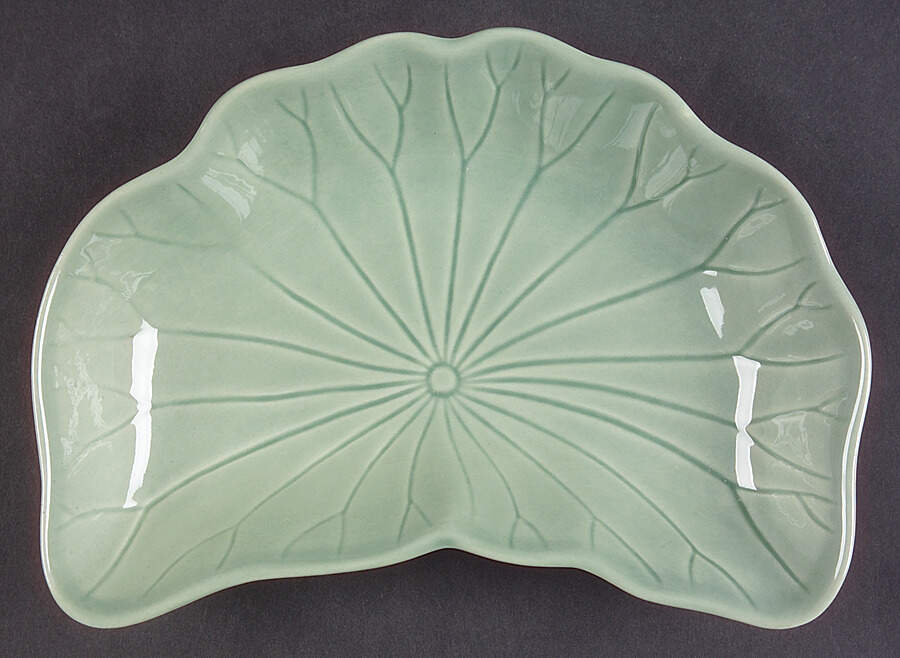 Lotus Jade Green Crescent Salad Plate by Metlox - Poppytrail - Vernon-1