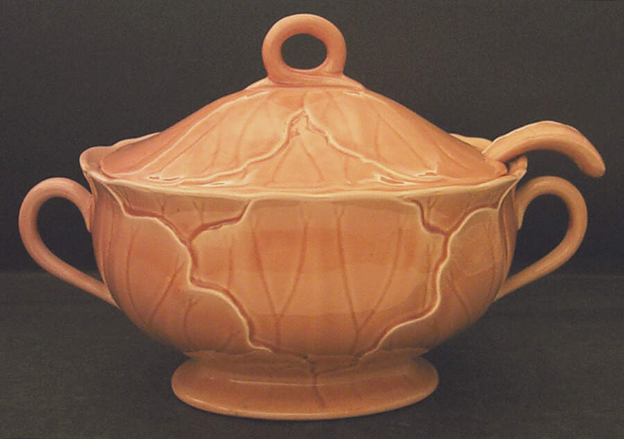 Lotus Peach Apricot Tureen & Lid w/Ladle by Metlox - Poppytrail - Vernon-1
