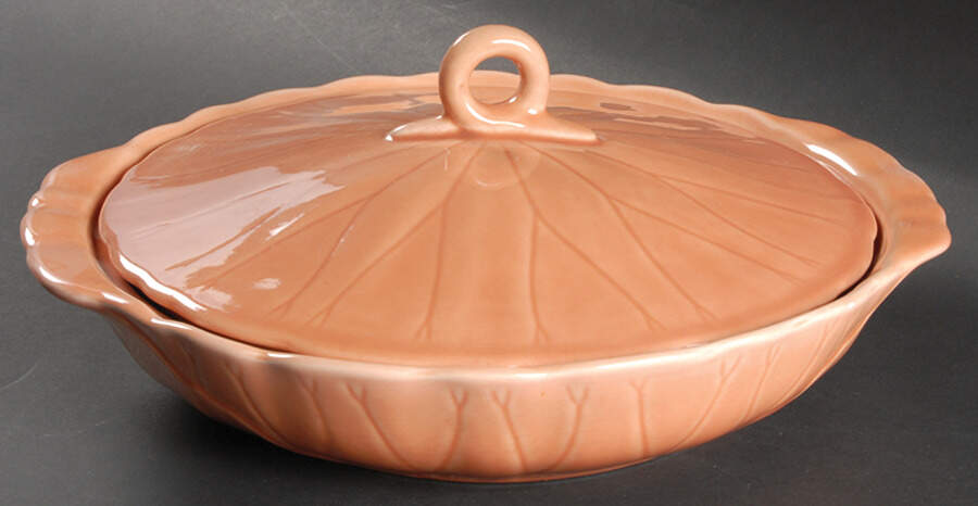 Lotus Peach Apricot 2 Qt Round Covered Casserole by Metlox - Poppytrail - Vernon-1
