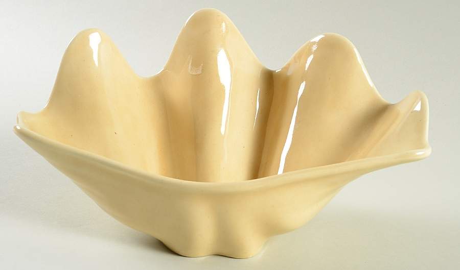 Lotus Sand Shell Shaped Dish by Metlox - Poppytrail - Vernon-1