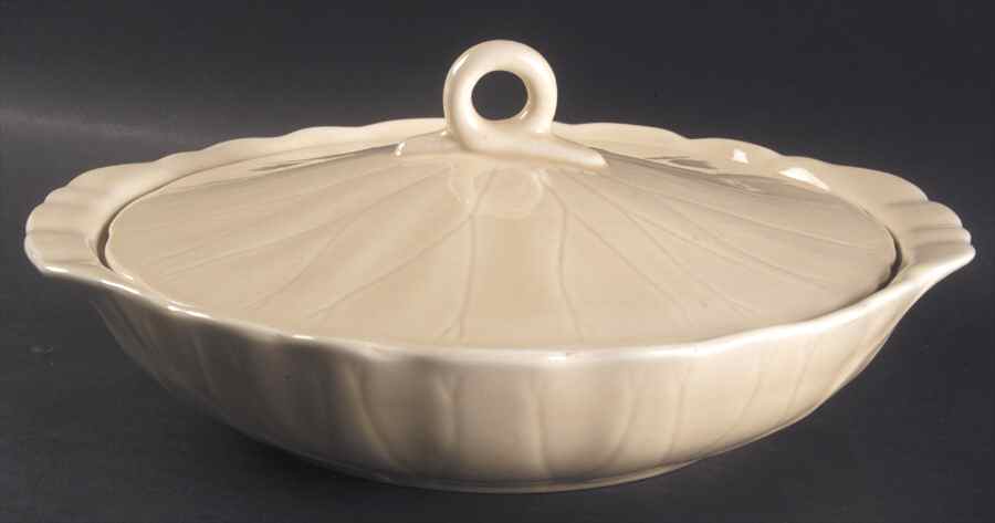 Lotus Sand 2 Qt Round Covered Casserole by Metlox - Poppytrail - Vernon-1