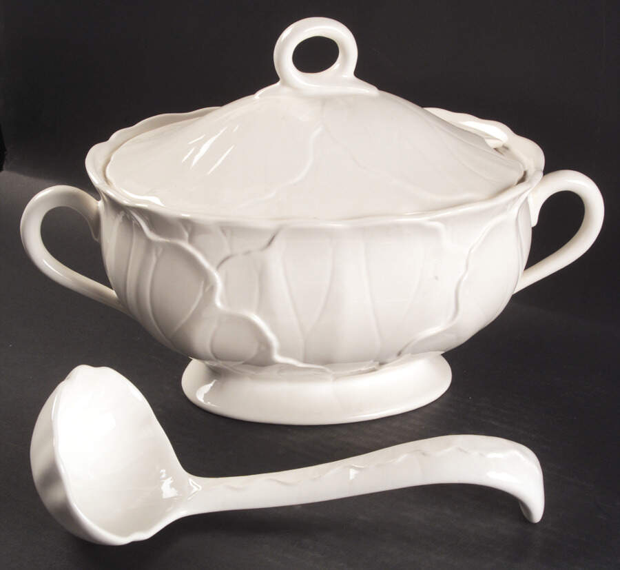 Lotus White Tureen & Lid w/Ladle by Metlox - Poppytrail - Vernon-1