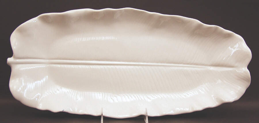 Lotus White 20" Oval Serving Platter by Metlox - Poppytrail - Vernon-1