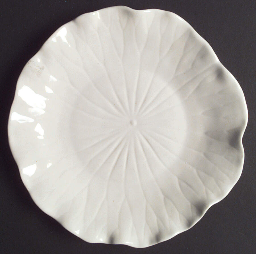 Lotus White Dinner Plate by Metlox - Poppytrail - Vernon-1