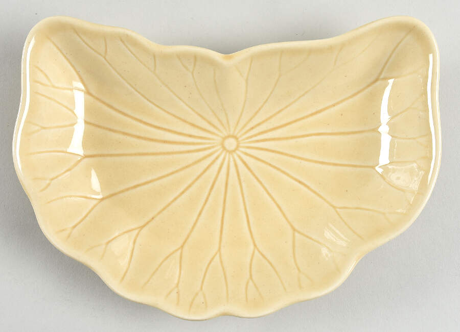 Lotus Wheat Crescent Salad Plate by Metlox - Poppytrail - Vernon-1