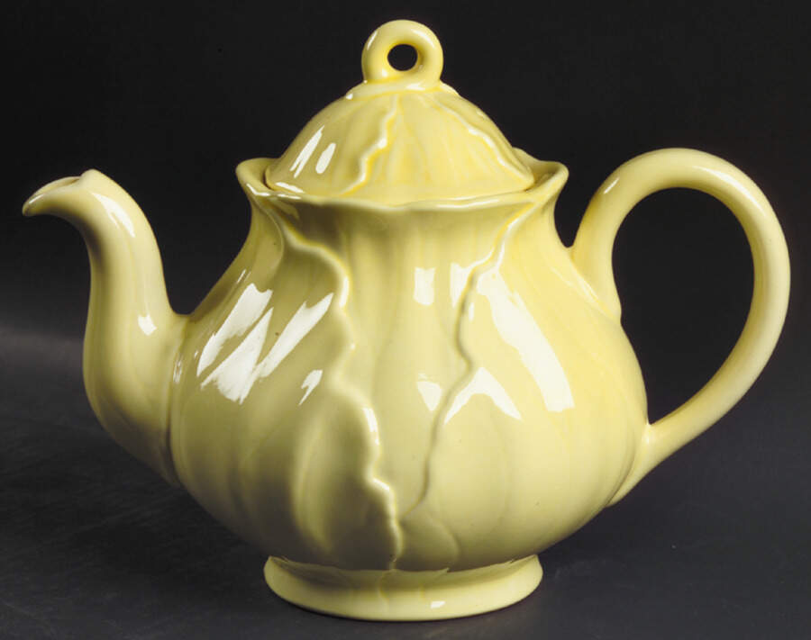 Lotus Canary Yellow (Light) Teapot & Lid by Metlox - Poppytrail - Vernon-1