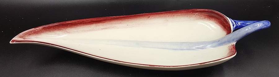 Monterey Leaf Shaped Dish by Metlox - Poppytrail - Vernon-1
