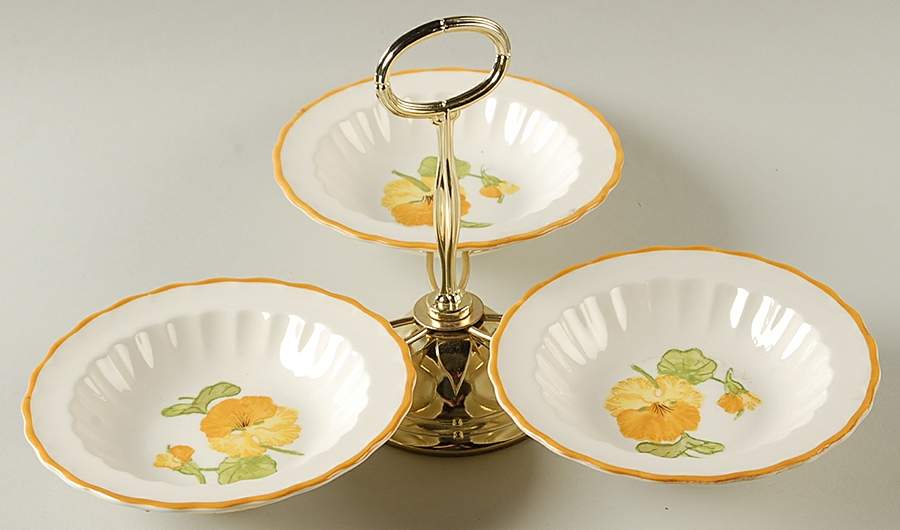Nasturtium 7" x 12" 3-Part Relish & Metal Stand (FR) HC by Metlox - Poppytrail - Vernon-1