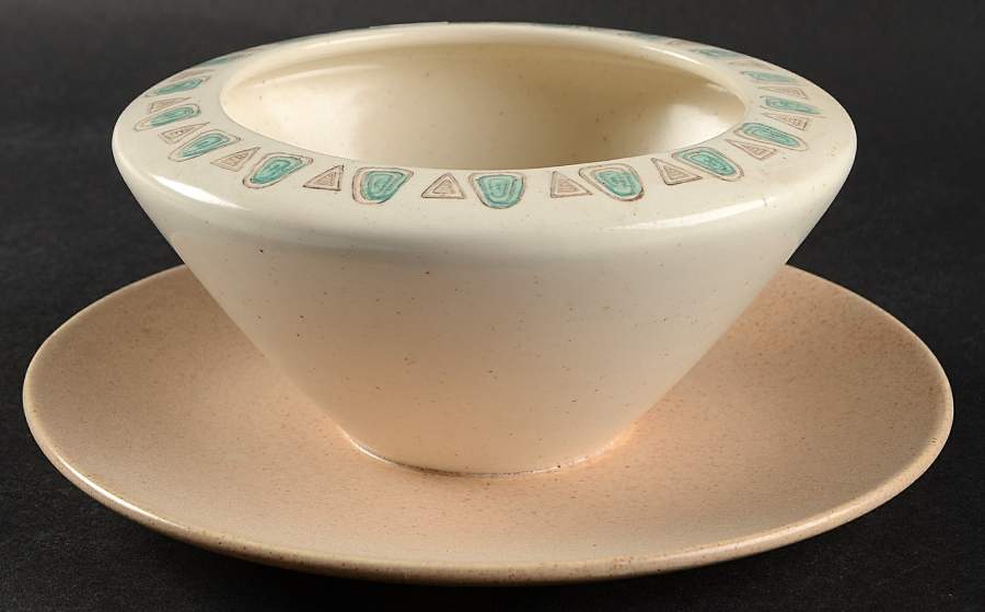 Navajo Gravy Boat with Attached Underplate by Metlox - Poppytrail - Vernon-1
