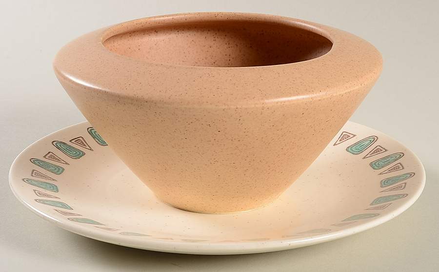 Navajo Round Gravy Boat/Attached Underplate by Metlox - Poppytrail - Vernon-1
