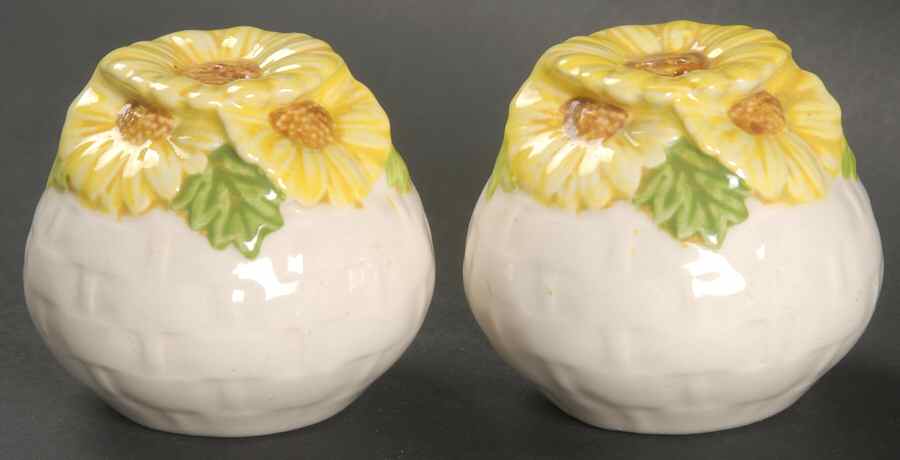 Oh Susanna Salt & Pepper Set by Metlox - Poppytrail - Vernon-1