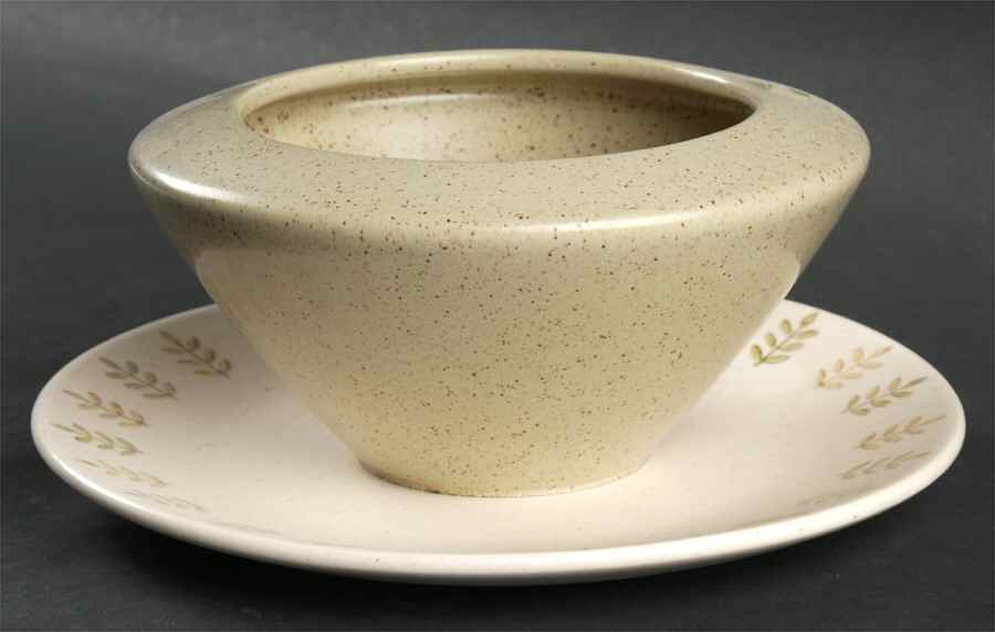 Pepper Tree Gravy Boat with Attached Underplate by Metlox - Poppytrail - Vernon-1