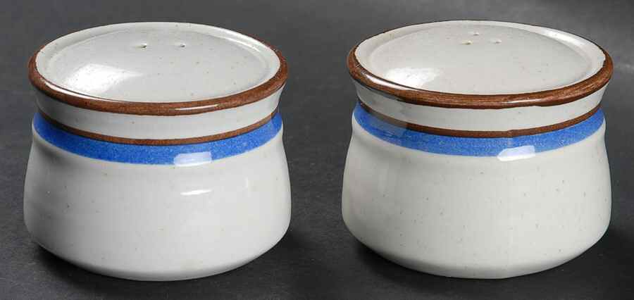 Primary Blue Salt & Pepper Set by Metlox - Poppytrail - Vernon-1