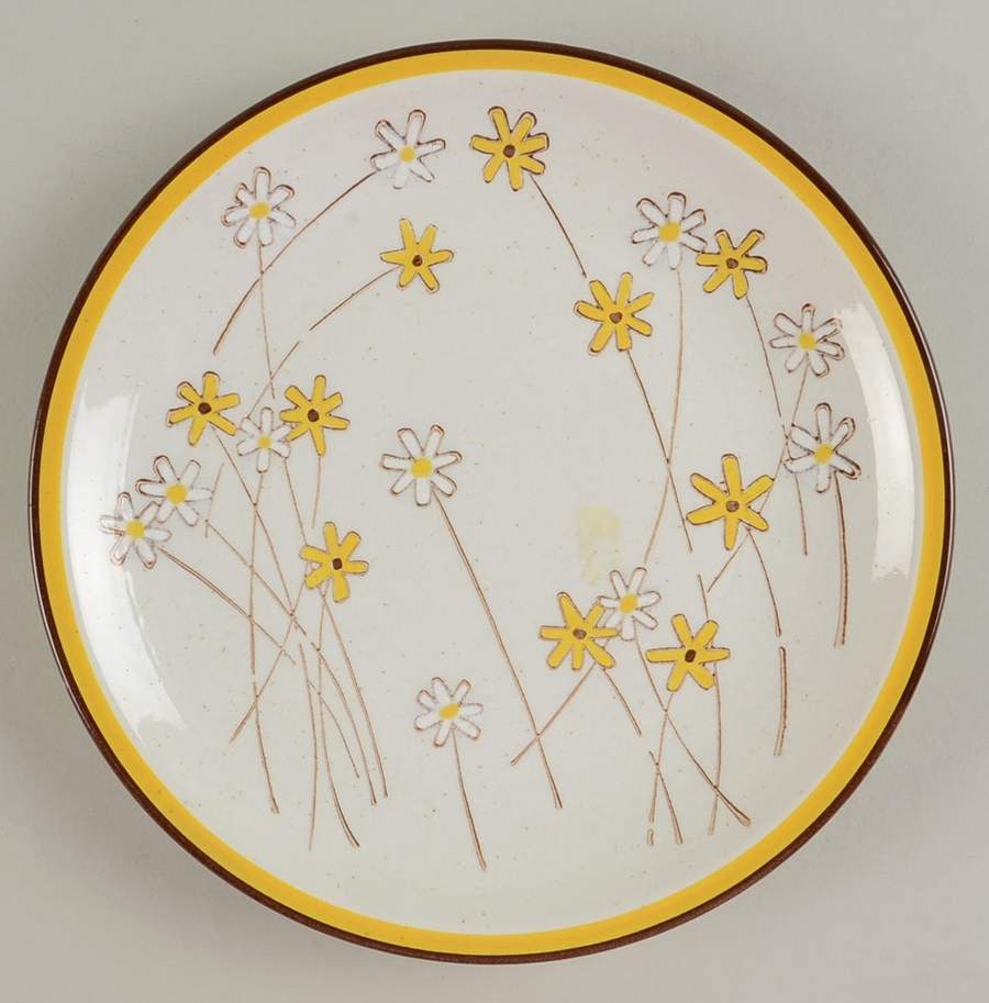 Primary Yellow Daisies Salad Plate by Metlox - Poppytrail - Vernon-1