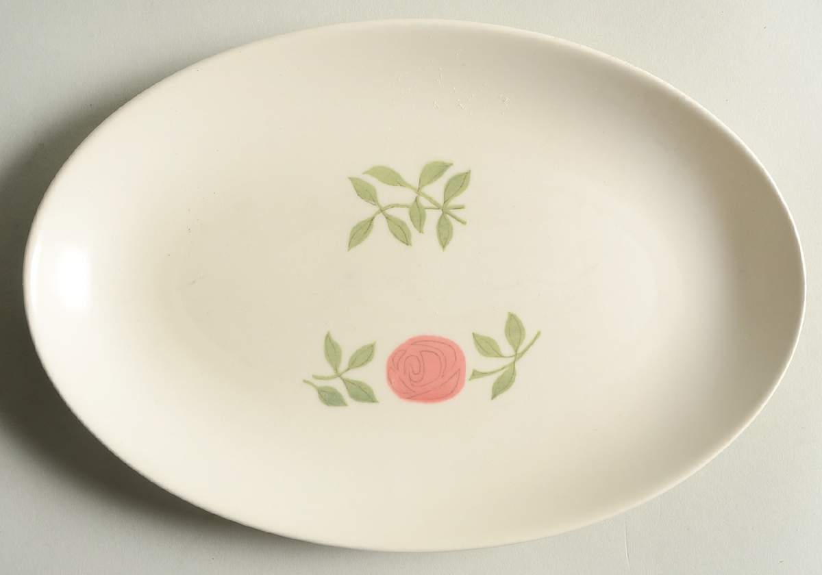 Rose A Day 9" Oval Serving Platter by Metlox - Poppytrail - Vernon-1