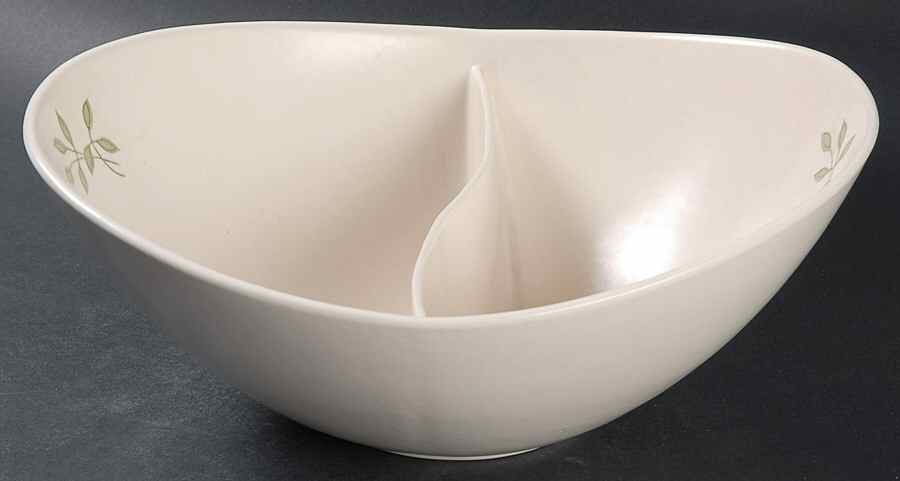 Rose A Day 9" Oval Divided Vegetable Bowl by Metlox - Poppytrail - Vernon-1