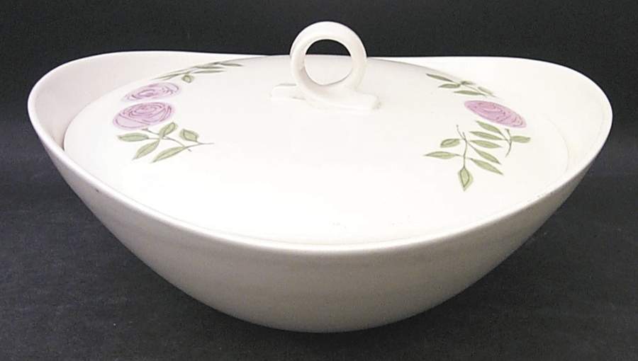 Rose A Day 1.5 Qt Round Covered Casserole by Metlox - Poppytrail - Vernon-1