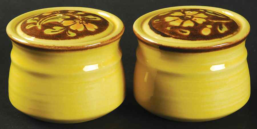 San Clemente Spanish Yellow Salt & Pepper Set by Metlox - Poppytrail - Vernon-1