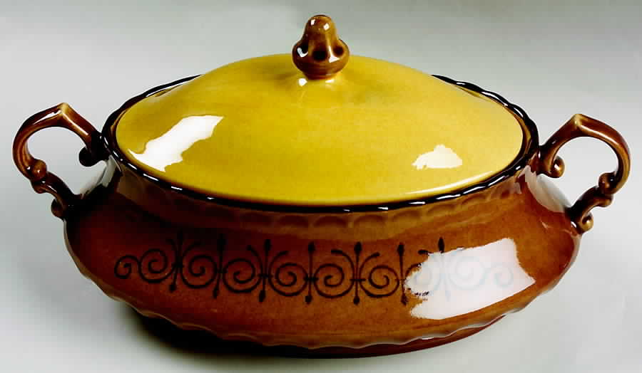 San Fernando Gold 1.25 Quart Oval Covered Casserole by Metlox - Poppytrail - Vernon-1