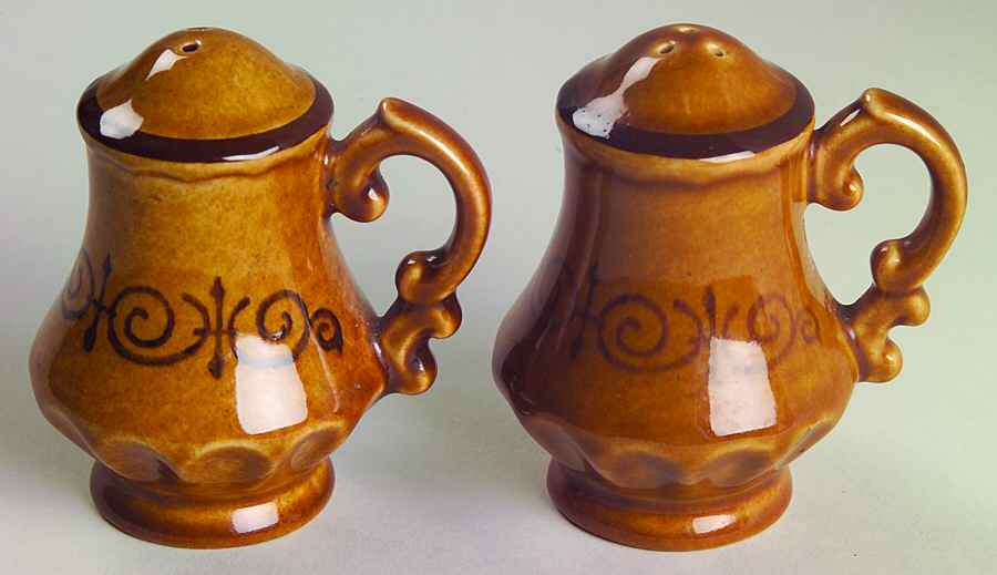San Fernando Gold Salt & Pepper Set by Metlox - Poppytrail - Vernon-1