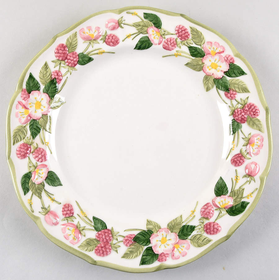 Sculptured Berry Dinner Plate by Metlox - Poppytrail - Vernon-1
