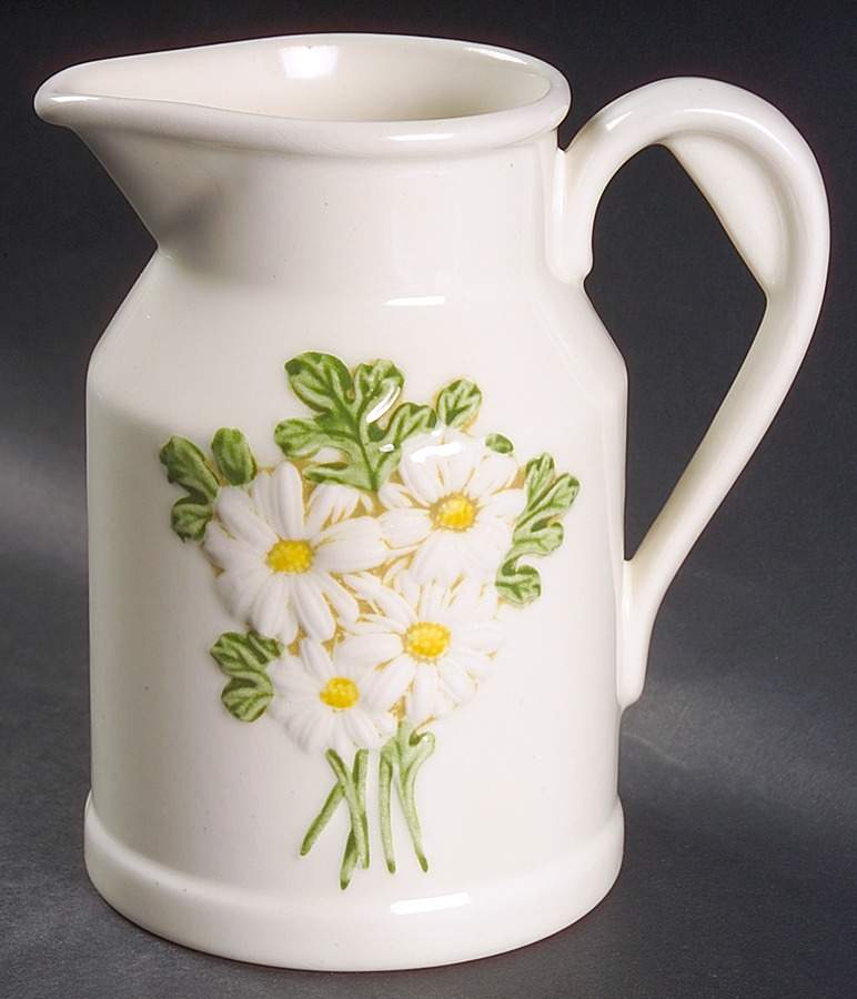 Sculptured Daisy 16 Oz Pitcher by Metlox - Poppytrail - Vernon-1