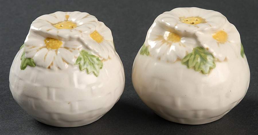 Sculptured Daisy Salt & Pepper Set by Metlox - Poppytrail - Vernon-1