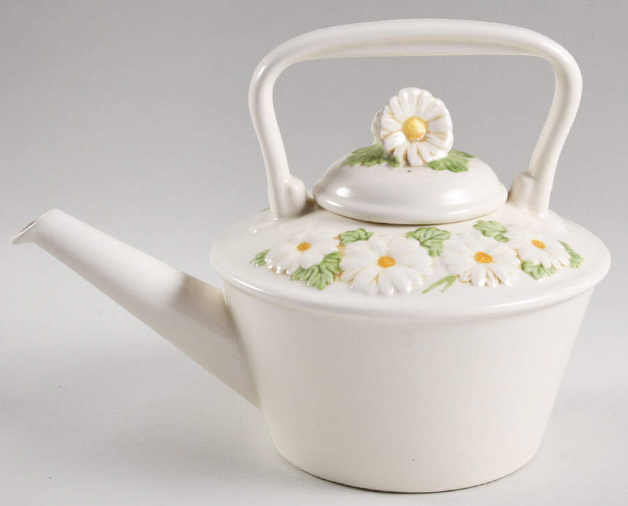 Sculptured Daisy Teapot & Lid by Metlox - Poppytrail - Vernon-1