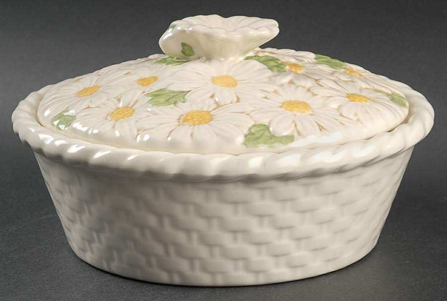 Sculptured Daisy Round Covered Vegetable by Metlox - Poppytrail - Vernon-1