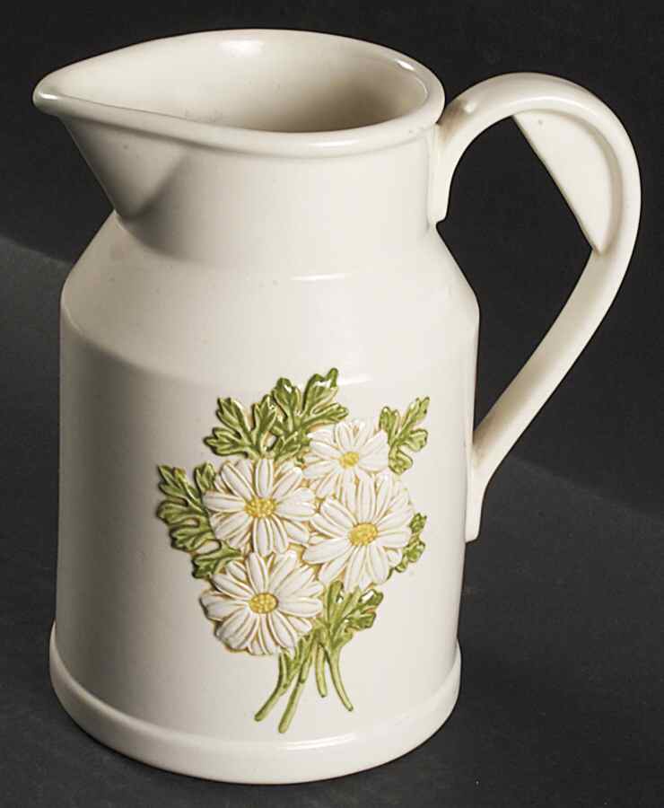 Sculptured Daisy 24 Oz Pitcher by Metlox - Poppytrail - Vernon-1