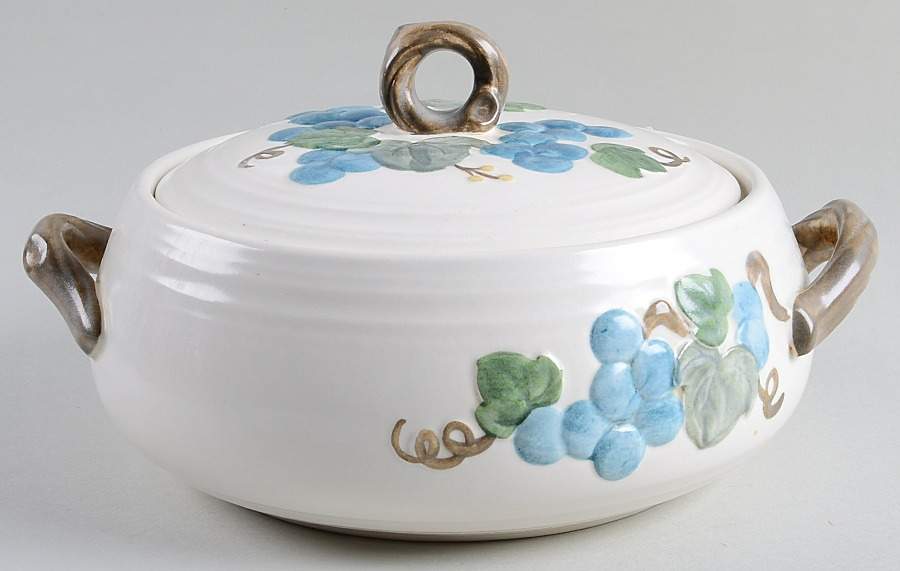 Sculptured Grape Large Round Covered Vegetable by Metlox - Poppytrail - Vernon-1