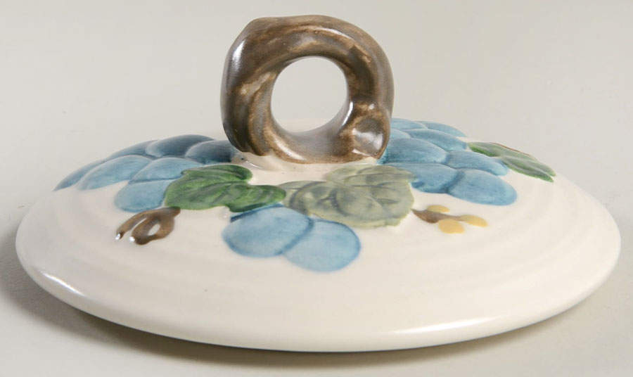 Sculptured Grape Lid for Large Canister by Metlox - Poppytrail - Vernon-1